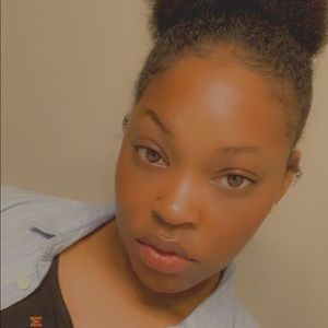 Meet your Posher, Demetria